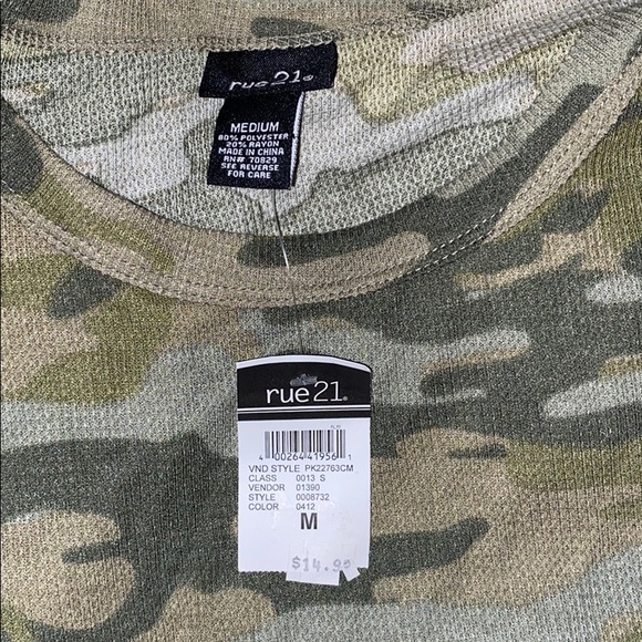 Rue 21 Camo crop top - Picture 2 of 2